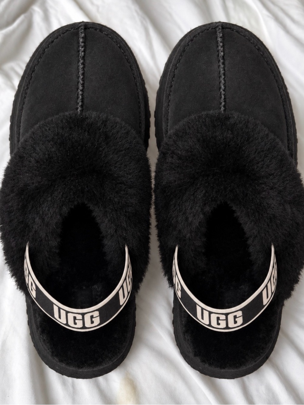 UGG women’s size 7 1/2 Black faux fur Backstrap Slip-On Loafers